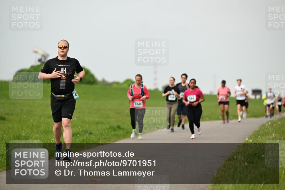 10.05.2026 - 8. Wedeler Halbmarathon Dr. Thomas Lammeyer http://msf.ph/oto/9701951 10.05.2026 11:45:40 Laufen 1043, 584 meine-sportfotos.de