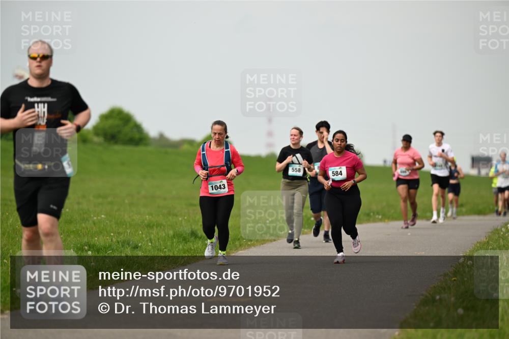 10.05.2026 - 8. Wedeler Halbmarathon Dr. Thomas Lammeyer http://msf.ph/oto/9701952 10.05.2026 11:45:41 Laufen 1043, 558, 584 meine-sportfotos.de