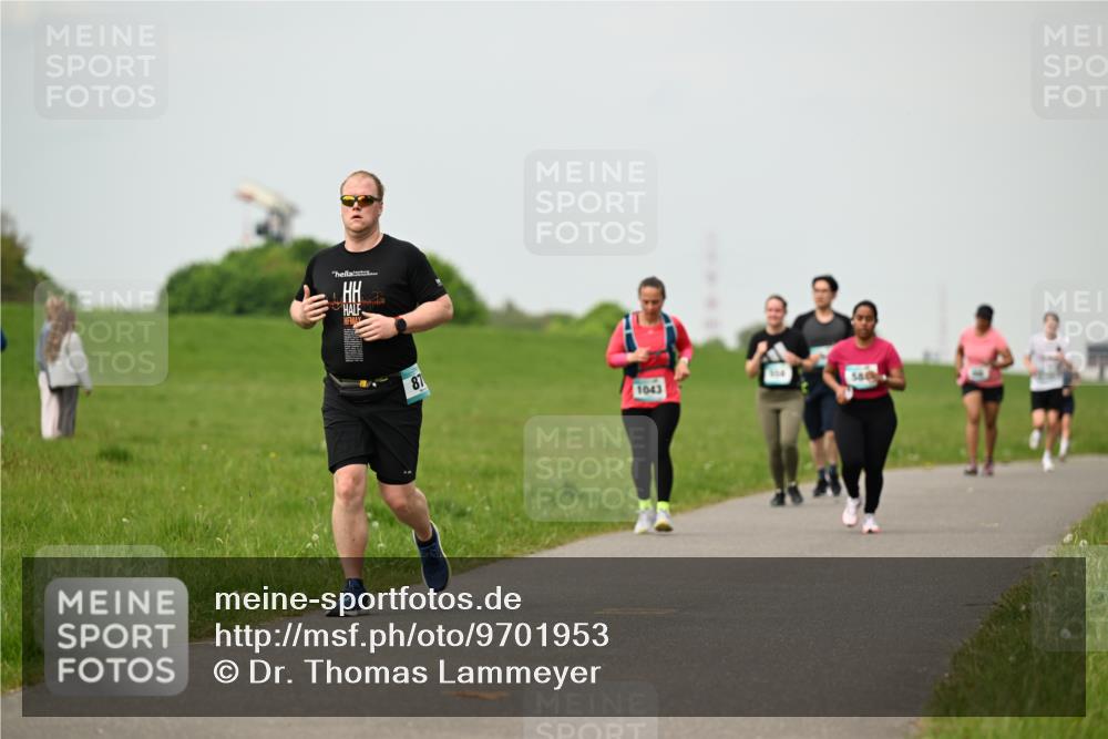 10.05.2026 - 8. Wedeler Halbmarathon Dr. Thomas Lammeyer http://msf.ph/oto/9701953 10.05.2026 11:45:40 Laufen 1043 meine-sportfotos.de