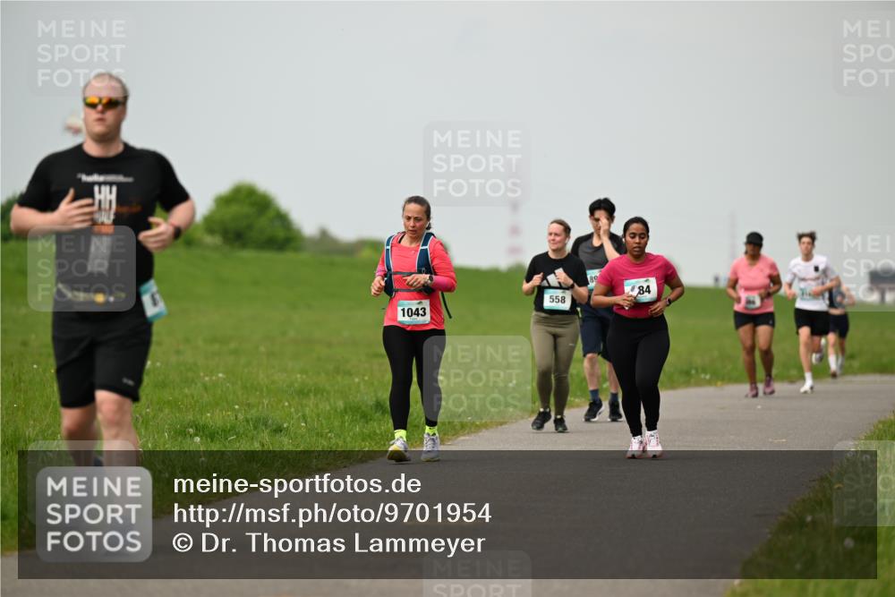 10.05.2026 - 8. Wedeler Halbmarathon Dr. Thomas Lammeyer http://msf.ph/oto/9701954 10.05.2026 11:45:41 Laufen 1043, 558 meine-sportfotos.de