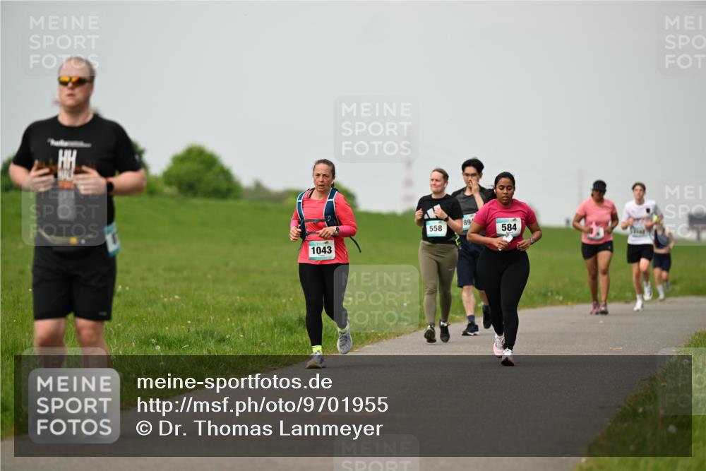 10.05.2026 - 8. Wedeler Halbmarathon Dr. Thomas Lammeyer http://msf.ph/oto/9701955 10.05.2026 11:45:41 Laufen 1043, 558, 584 meine-sportfotos.de