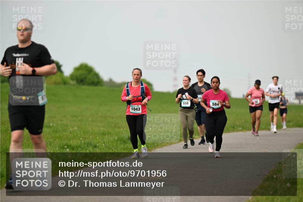 10.05.2026 - 8. Wedeler Halbmarathon Dr. Thomas Lammeyer http://msf.ph/oto/9701956 10.05.2026 11:45:41 Laufen 1043, 558, 584 meine-sportfotos.de