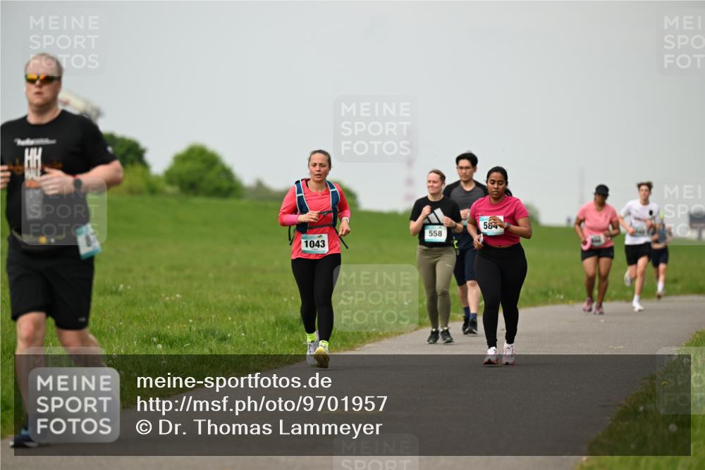 10.05.2026 - 8. Wedeler Halbmarathon Dr. Thomas Lammeyer http://msf.ph/oto/9701957 10.05.2026 11:45:41 Laufen 1043, 558, 584 meine-sportfotos.de