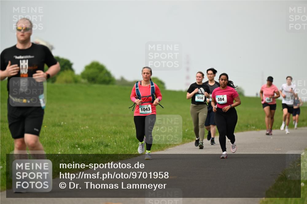 10.05.2026 - 8. Wedeler Halbmarathon Dr. Thomas Lammeyer http://msf.ph/oto/9701958 10.05.2026 11:45:41 Laufen 1043, 558, 584 meine-sportfotos.de