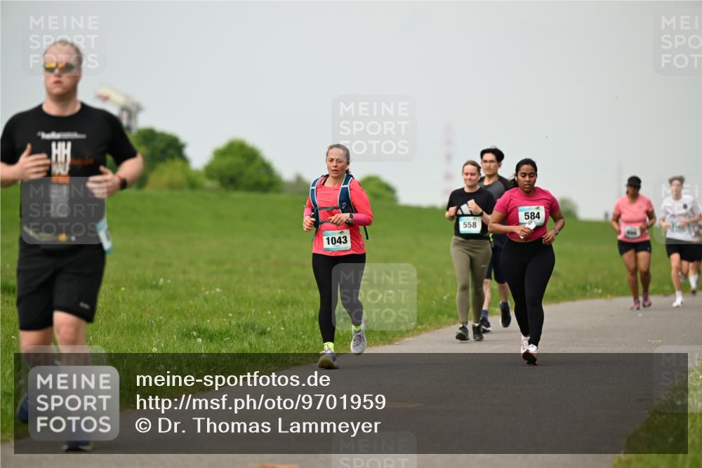 10.05.2026 - 8. Wedeler Halbmarathon Dr. Thomas Lammeyer http://msf.ph/oto/9701959 10.05.2026 11:45:42 Laufen 1043, 558, 584 meine-sportfotos.de
