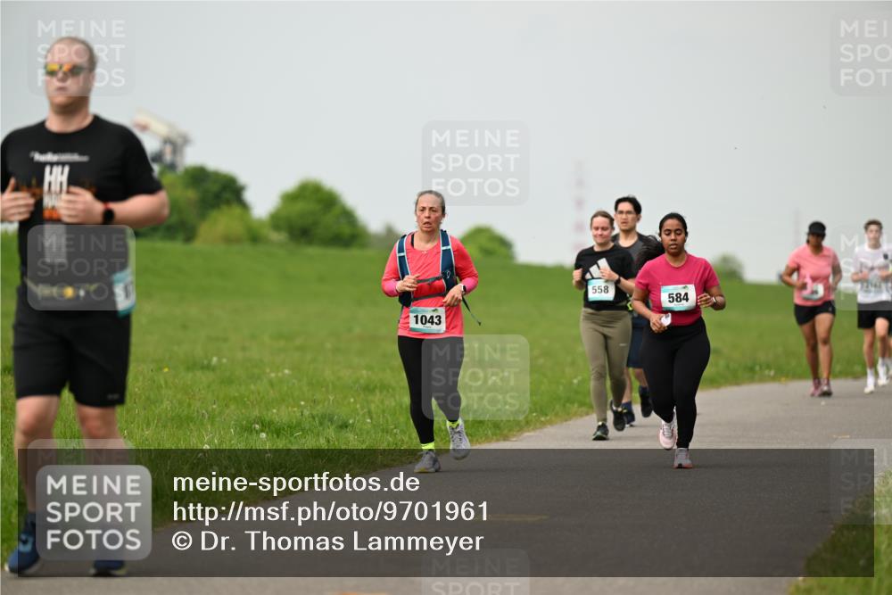 10.05.2026 - 8. Wedeler Halbmarathon Dr. Thomas Lammeyer http://msf.ph/oto/9701961 10.05.2026 11:45:42 Laufen 1043, 558, 584 meine-sportfotos.de