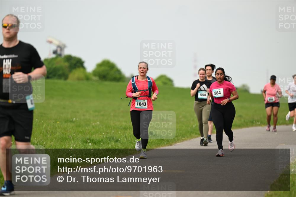 10.05.2026 - 8. Wedeler Halbmarathon Dr. Thomas Lammeyer http://msf.ph/oto/9701963 10.05.2026 11:45:42 Laufen 1043, 558, 584 meine-sportfotos.de