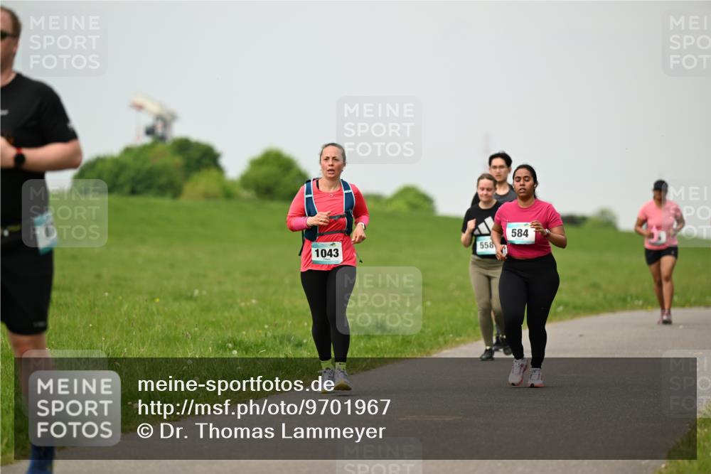 10.05.2026 - 8. Wedeler Halbmarathon Dr. Thomas Lammeyer http://msf.ph/oto/9701967 10.05.2026 11:45:42 Laufen 558, 1043, 584 meine-sportfotos.de