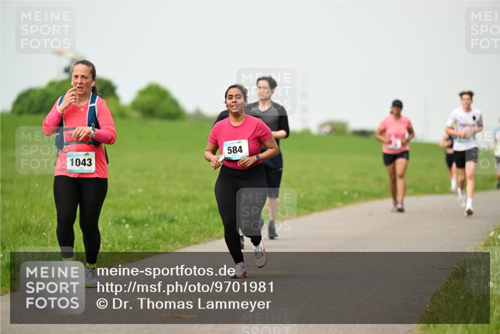 10.05.2026 - 8. Wedeler Halbmarathon Dr. Thomas Lammeyer http://msf.ph/oto/9701981 10.05.2026 11:45:45 Laufen 584, 1043 meine-sportfotos.de