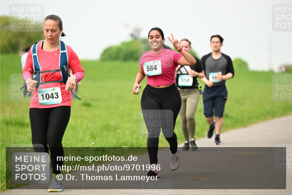 10.05.2026 - 8. Wedeler Halbmarathon Dr. Thomas Lammeyer http://msf.ph/oto/9701996 10.05.2026 11:45:47 Laufen 1043, 584, 558 meine-sportfotos.de