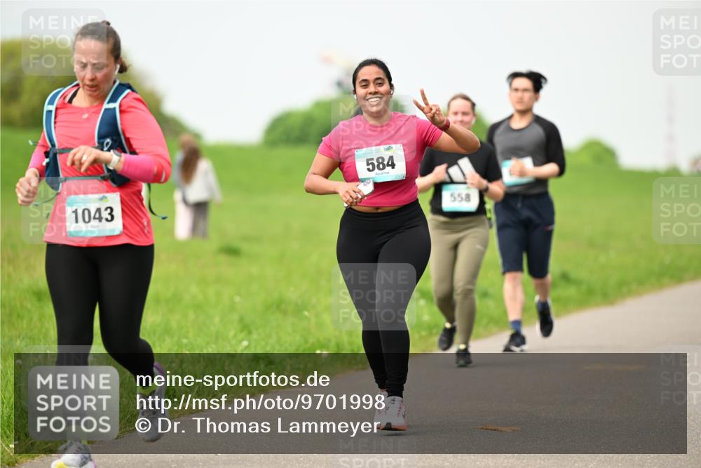 10.05.2026 - 8. Wedeler Halbmarathon Dr. Thomas Lammeyer http://msf.ph/oto/9701998 10.05.2026 11:45:47 Laufen 1043, 584, 558 meine-sportfotos.de