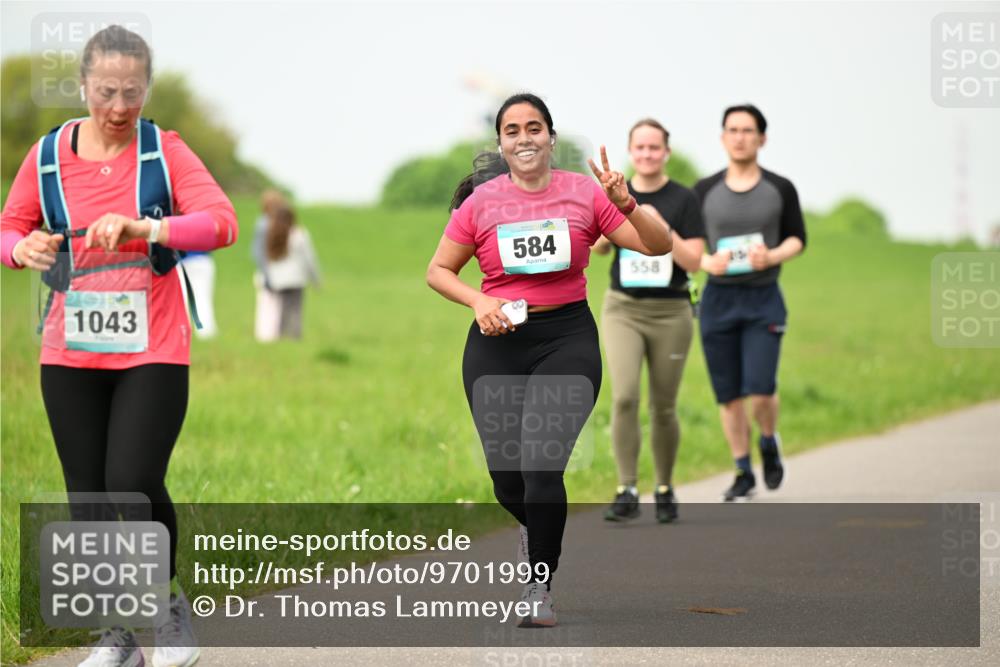 10.05.2026 - 8. Wedeler Halbmarathon Dr. Thomas Lammeyer http://msf.ph/oto/9701999 10.05.2026 11:45:47 Laufen 1043, 584, 558 meine-sportfotos.de