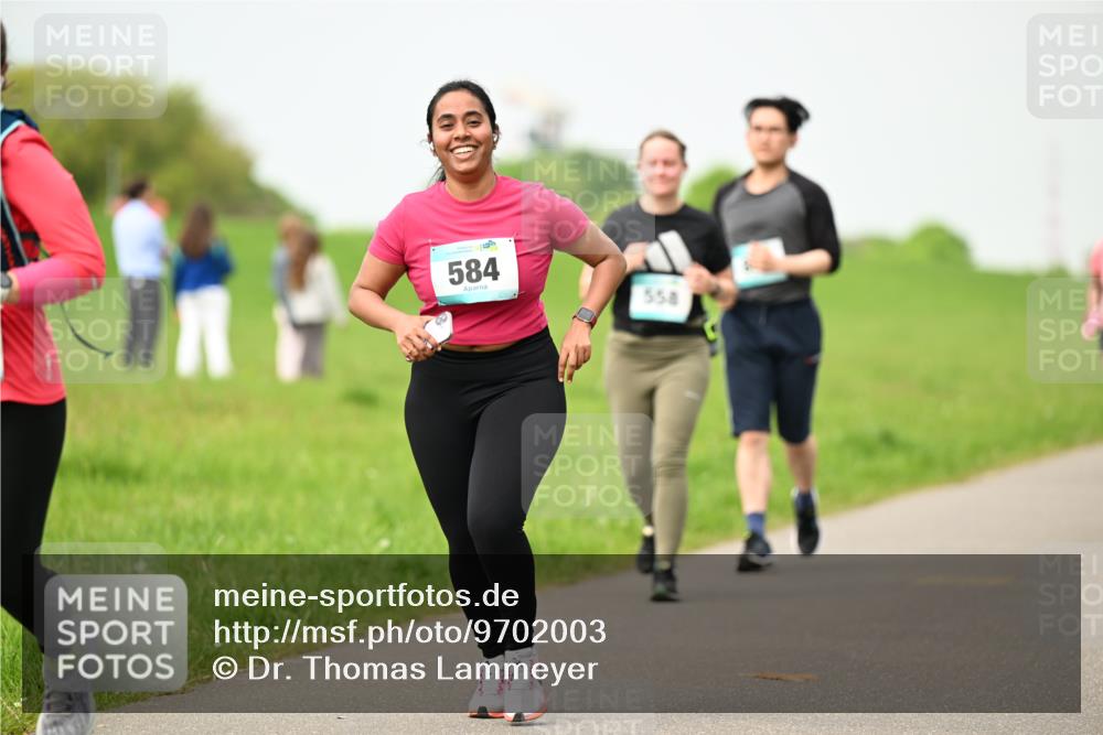 10.05.2026 - 8. Wedeler Halbmarathon Dr. Thomas Lammeyer http://msf.ph/oto/9702003 10.05.2026 11:45:48 Laufen 584, 558 meine-sportfotos.de