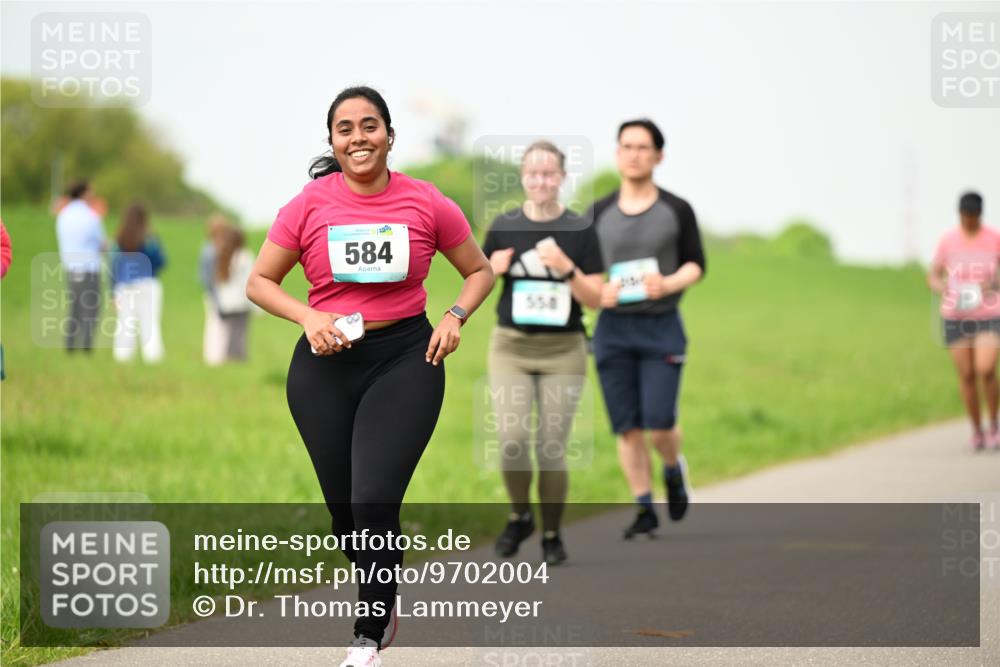 10.05.2026 - 8. Wedeler Halbmarathon Dr. Thomas Lammeyer http://msf.ph/oto/9702004 10.05.2026 11:45:48 Laufen 584, 558 meine-sportfotos.de