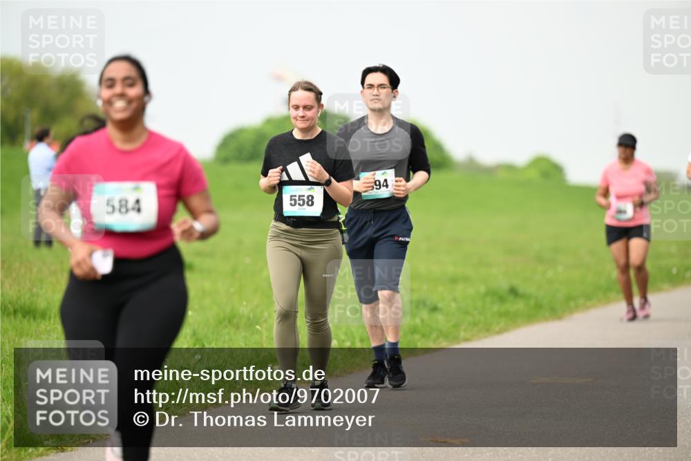 10.05.2026 - 8. Wedeler Halbmarathon Dr. Thomas Lammeyer http://msf.ph/oto/9702007 10.05.2026 11:45:49 Laufen 584, 558 meine-sportfotos.de