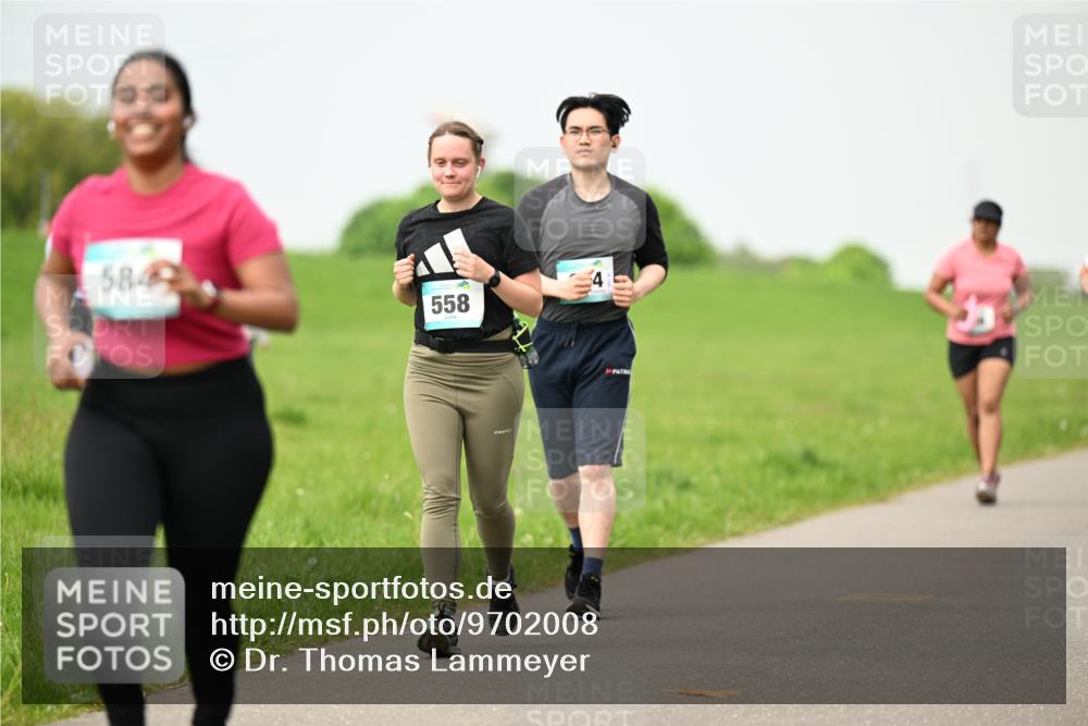 10.05.2026 - 8. Wedeler Halbmarathon Dr. Thomas Lammeyer http://msf.ph/oto/9702008 10.05.2026 11:45:49 Laufen 584, 558 meine-sportfotos.de