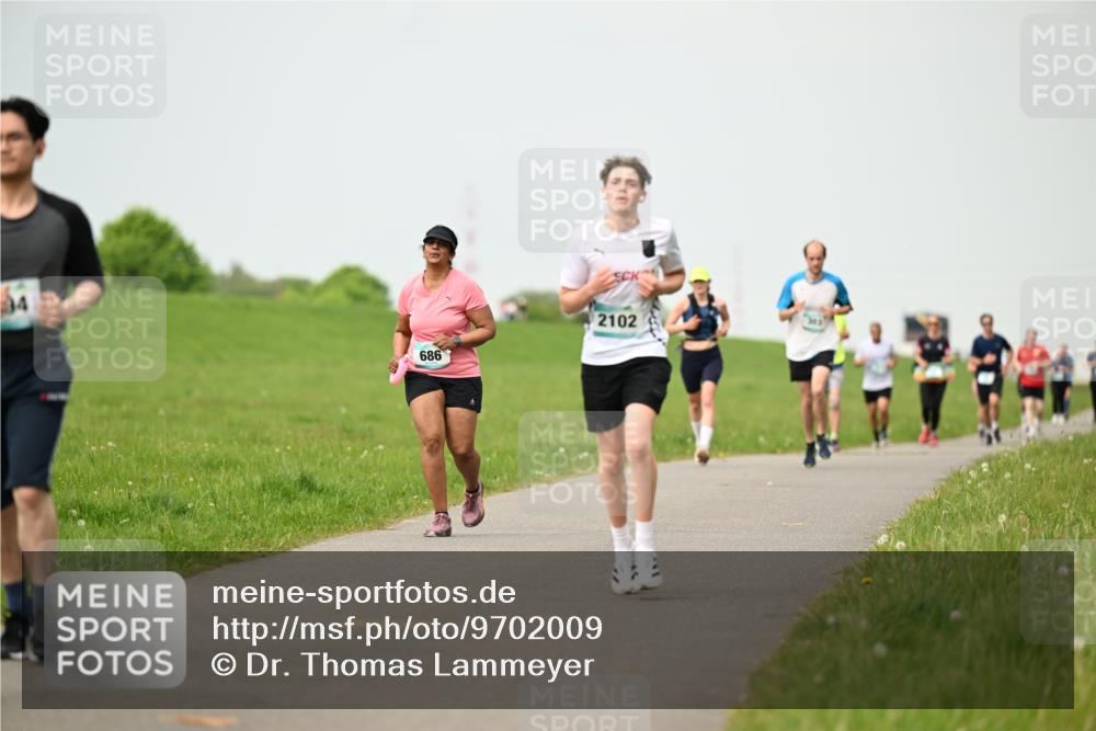 10.05.2026 - 8. Wedeler Halbmarathon Dr. Thomas Lammeyer http://msf.ph/oto/9702009 10.05.2026 11:45:49 Laufen 686, 2102 meine-sportfotos.de