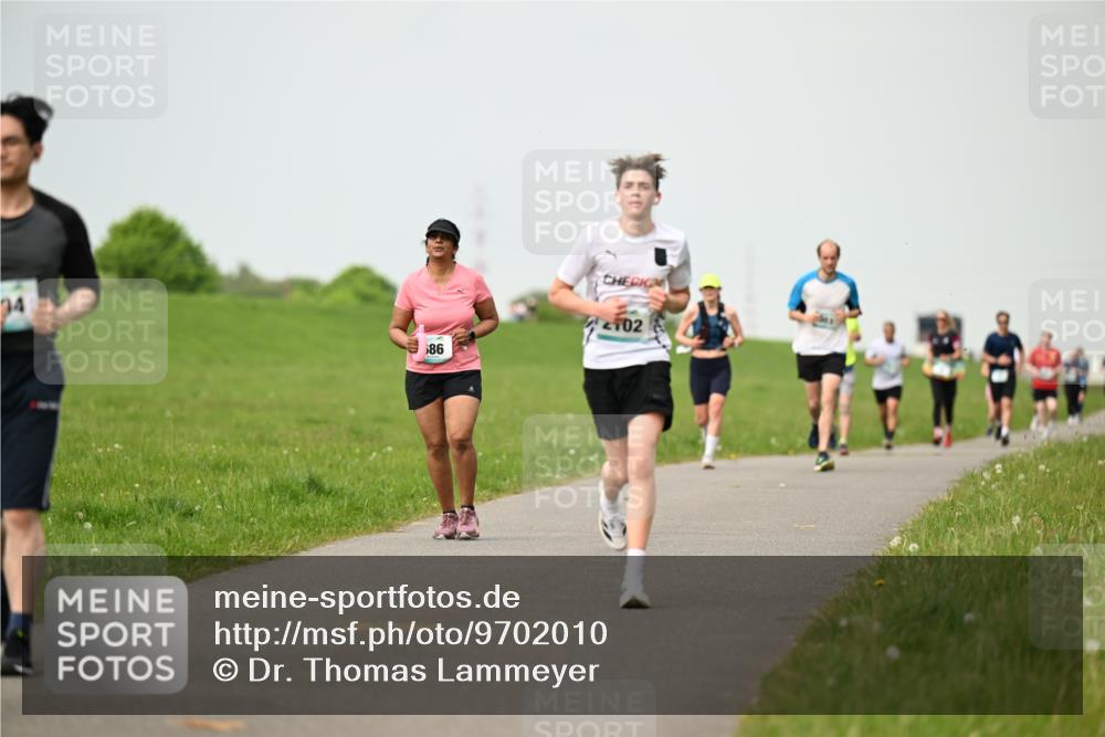 10.05.2026 - 8. Wedeler Halbmarathon Dr. Thomas Lammeyer http://msf.ph/oto/9702010 10.05.2026 11:45:50 Laufen 102 meine-sportfotos.de
