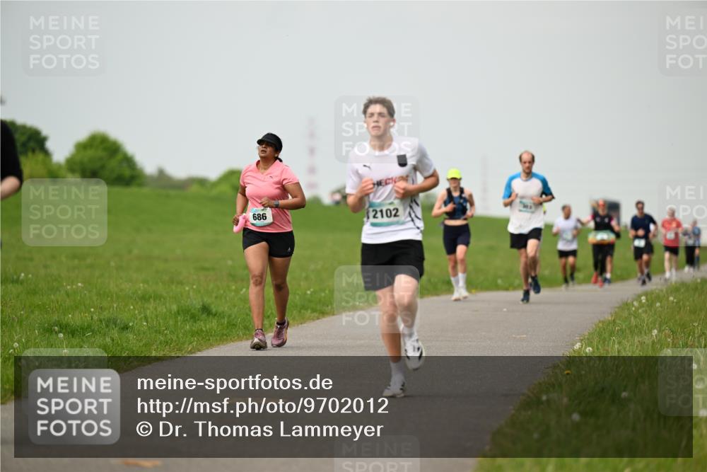 10.05.2026 - 8. Wedeler Halbmarathon Dr. Thomas Lammeyer http://msf.ph/oto/9702012 10.05.2026 11:45:50 Laufen 686, 2102 meine-sportfotos.de