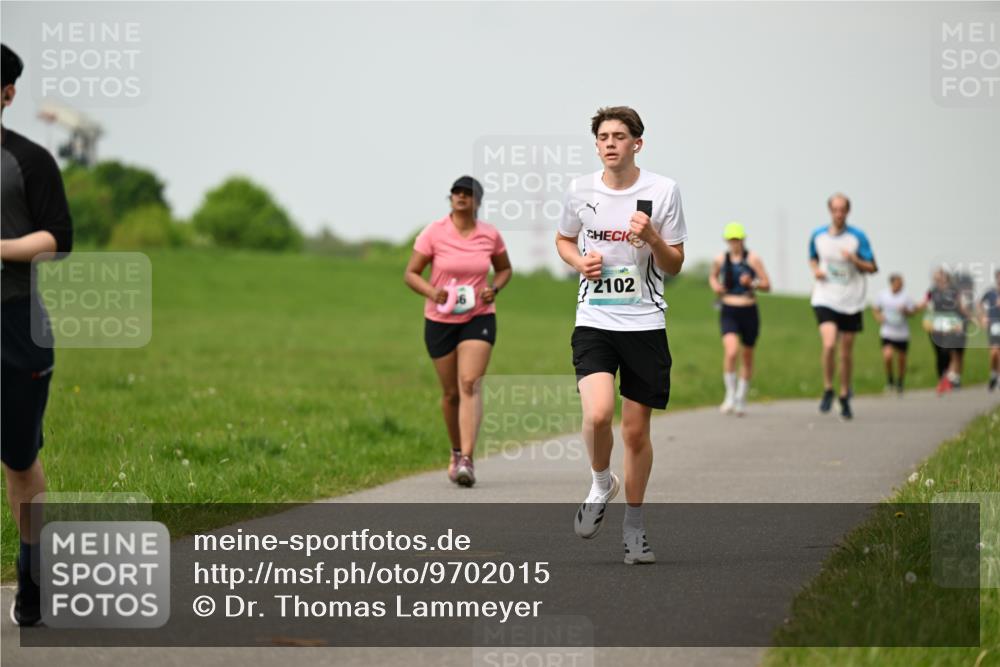 10.05.2026 - 8. Wedeler Halbmarathon Dr. Thomas Lammeyer http://msf.ph/oto/9702015 10.05.2026 11:45:51 Laufen 2102 meine-sportfotos.de