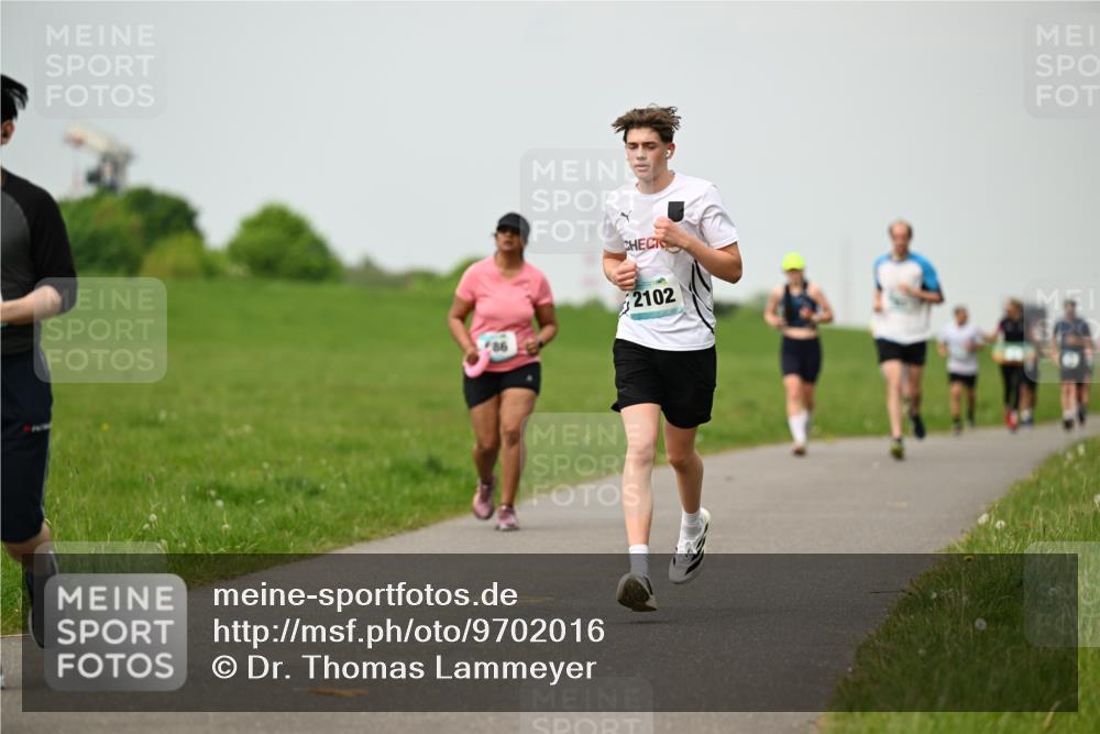 10.05.2026 - 8. Wedeler Halbmarathon Dr. Thomas Lammeyer http://msf.ph/oto/9702016 10.05.2026 11:45:51 Laufen 2102 meine-sportfotos.de