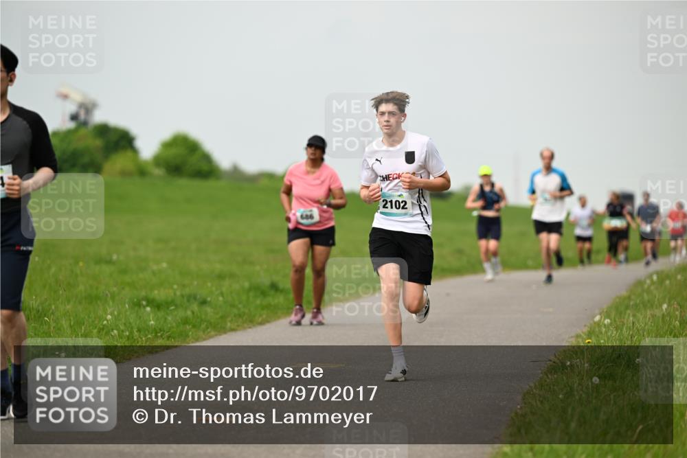 10.05.2026 - 8. Wedeler Halbmarathon Dr. Thomas Lammeyer http://msf.ph/oto/9702017 10.05.2026 11:45:51 Laufen 2102 meine-sportfotos.de