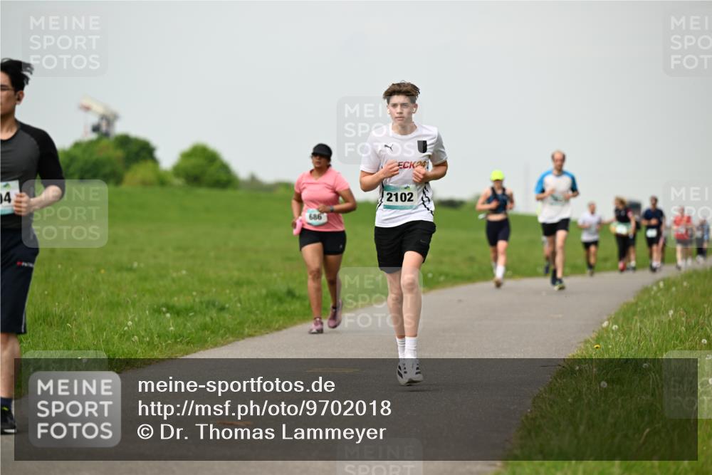 10.05.2026 - 8. Wedeler Halbmarathon Dr. Thomas Lammeyer http://msf.ph/oto/9702018 10.05.2026 11:45:51 Laufen 686, 2102 meine-sportfotos.de