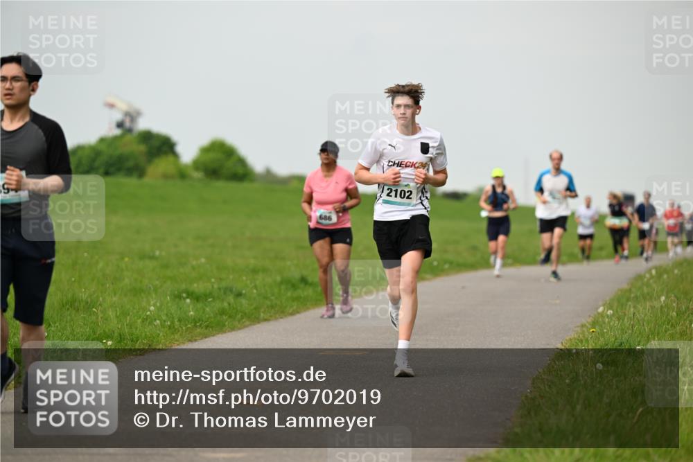 10.05.2026 - 8. Wedeler Halbmarathon Dr. Thomas Lammeyer http://msf.ph/oto/9702019 10.05.2026 11:45:51 Laufen 686, 2102 meine-sportfotos.de