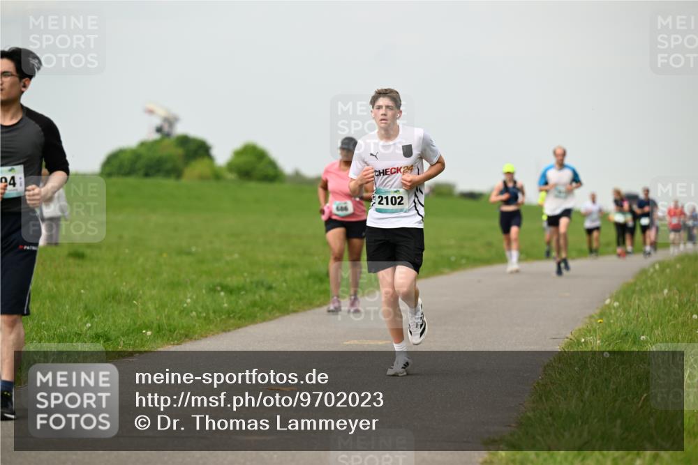 10.05.2026 - 8. Wedeler Halbmarathon Dr. Thomas Lammeyer http://msf.ph/oto/9702023 10.05.2026 11:45:52 Laufen 646, 2102 meine-sportfotos.de