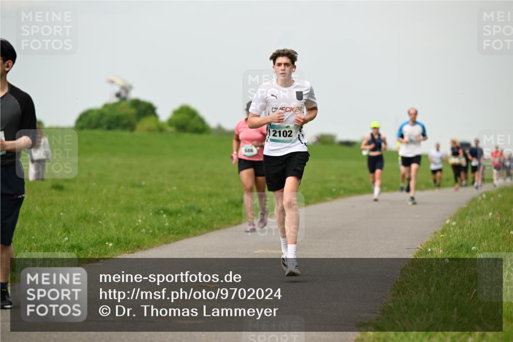10.05.2026 - 8. Wedeler Halbmarathon Dr. Thomas Lammeyer http://msf.ph/oto/9702024 10.05.2026 11:45:52 Laufen 606, 2102 meine-sportfotos.de