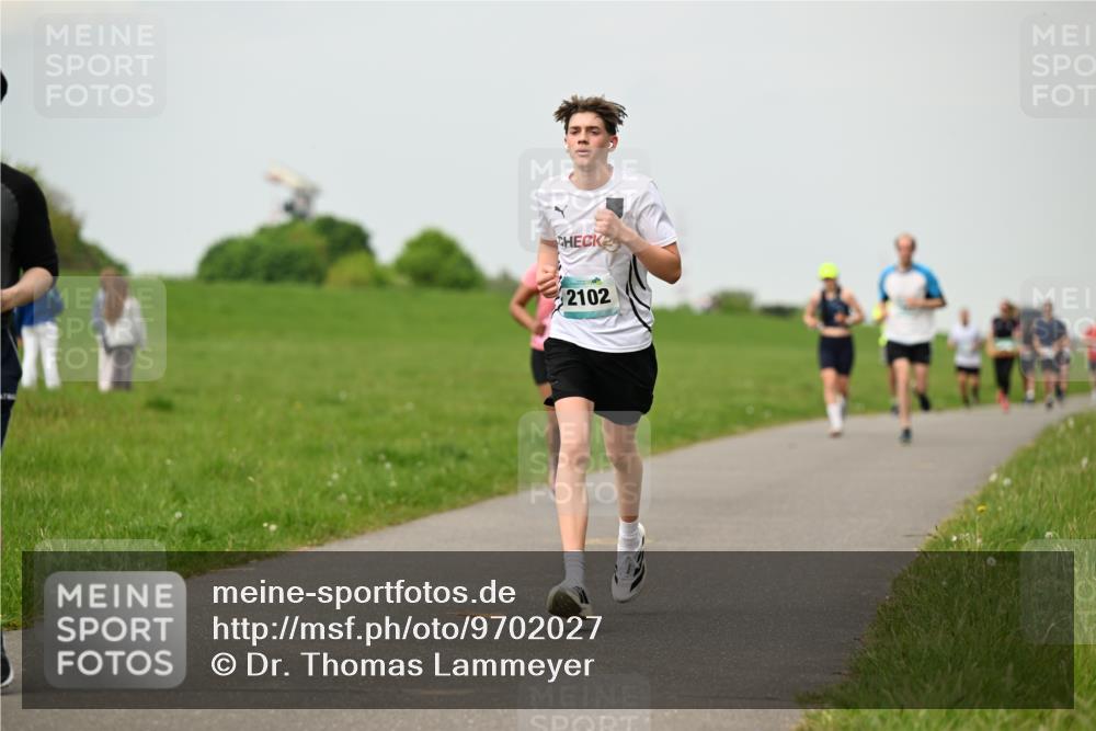 10.05.2026 - 8. Wedeler Halbmarathon Dr. Thomas Lammeyer http://msf.ph/oto/9702027 10.05.2026 11:45:52 Laufen 2102 meine-sportfotos.de