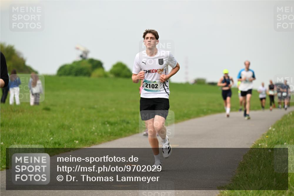 10.05.2026 - 8. Wedeler Halbmarathon Dr. Thomas Lammeyer http://msf.ph/oto/9702029 10.05.2026 11:45:52 Laufen 2102 meine-sportfotos.de