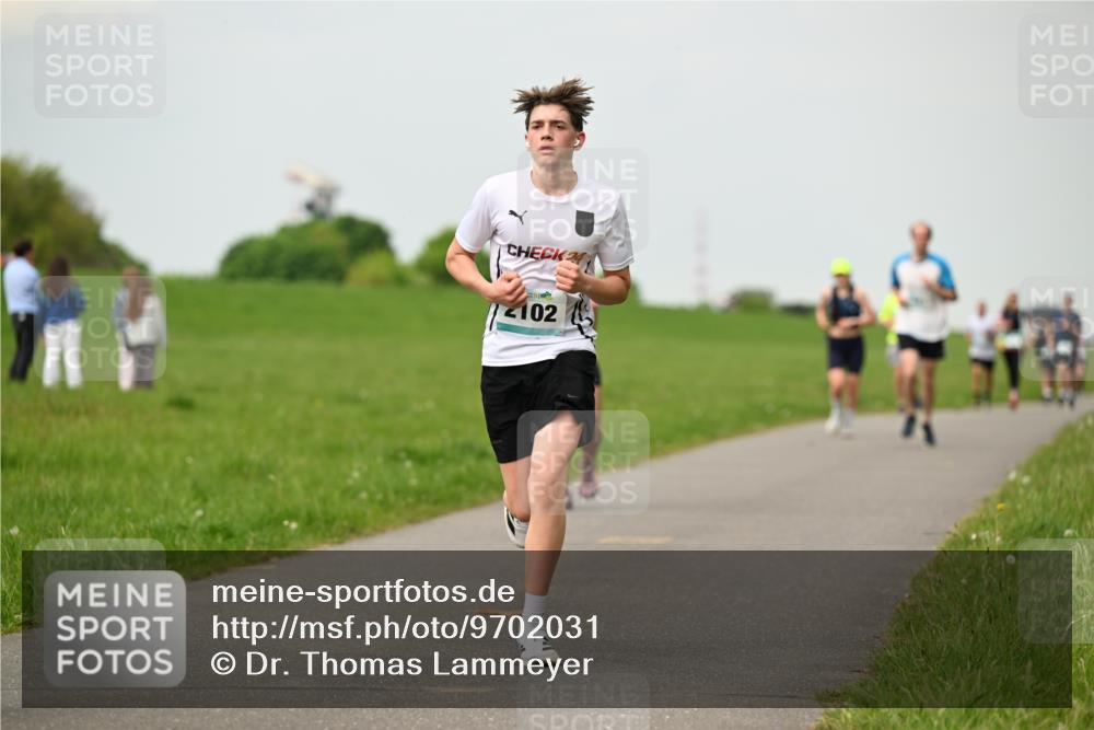 10.05.2026 - 8. Wedeler Halbmarathon Dr. Thomas Lammeyer http://msf.ph/oto/9702031 10.05.2026 11:45:53 Laufen 102 meine-sportfotos.de