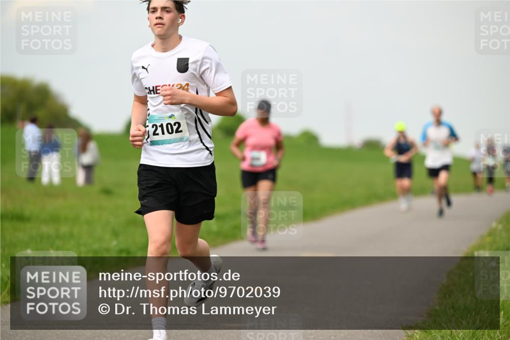 10.05.2026 - 8. Wedeler Halbmarathon Dr. Thomas Lammeyer http://msf.ph/oto/9702039 10.05.2026 11:45:54 Laufen 2102 meine-sportfotos.de