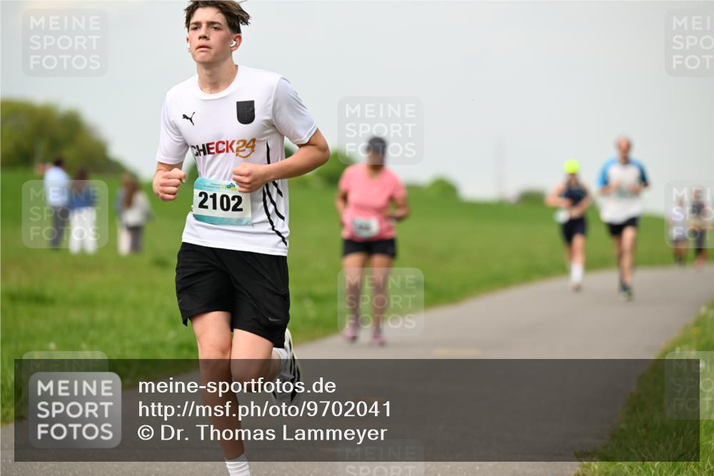 10.05.2026 - 8. Wedeler Halbmarathon Dr. Thomas Lammeyer http://msf.ph/oto/9702041 10.05.2026 11:45:54 Laufen 2102 meine-sportfotos.de