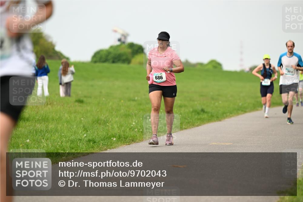 10.05.2026 - 8. Wedeler Halbmarathon Dr. Thomas Lammeyer http://msf.ph/oto/9702043 10.05.2026 11:45:55 Laufen 303, 989 meine-sportfotos.de