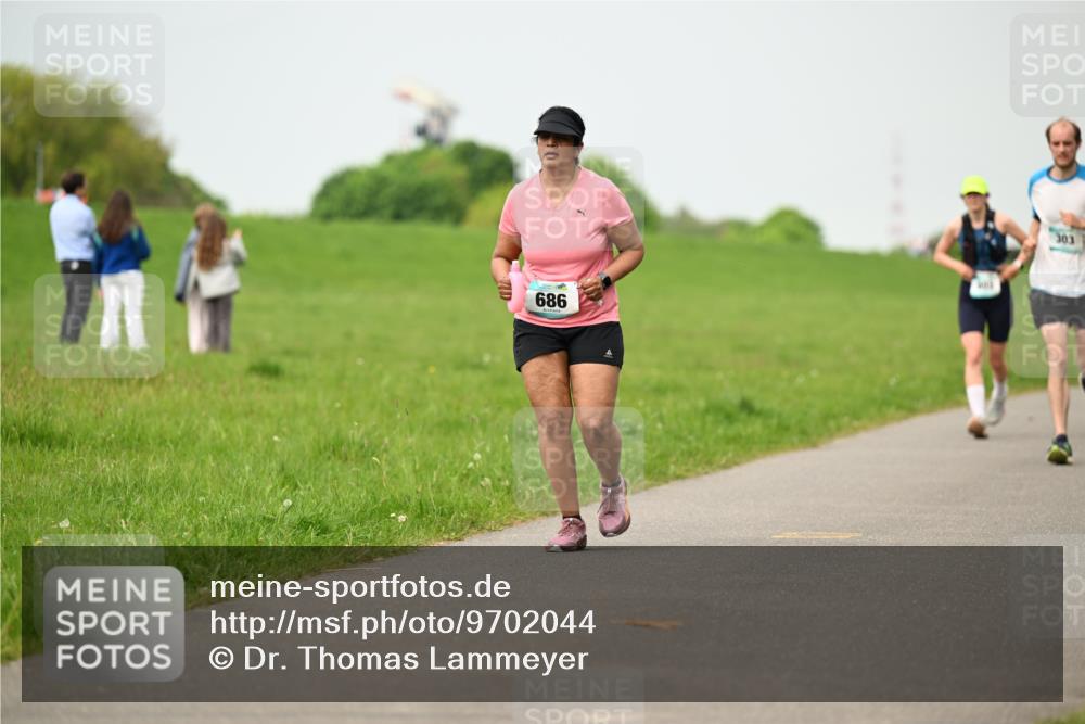 10.05.2026 - 8. Wedeler Halbmarathon Dr. Thomas Lammeyer http://msf.ph/oto/9702044 10.05.2026 11:45:55 Laufen 686, 303 meine-sportfotos.de