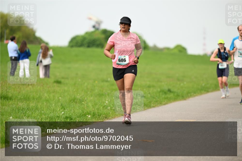 10.05.2026 - 8. Wedeler Halbmarathon Dr. Thomas Lammeyer http://msf.ph/oto/9702045 10.05.2026 11:45:55 Laufen 686 meine-sportfotos.de
