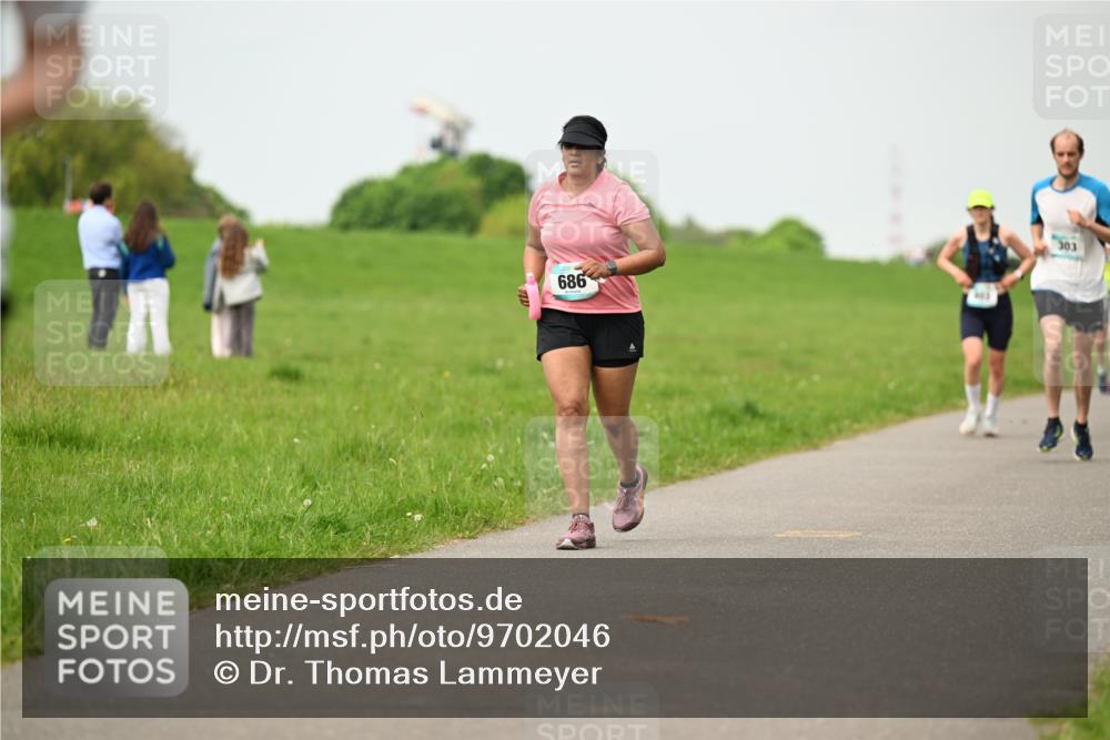 10.05.2026 - 8. Wedeler Halbmarathon Dr. Thomas Lammeyer http://msf.ph/oto/9702046 10.05.2026 11:45:55 Laufen 686, 303 meine-sportfotos.de