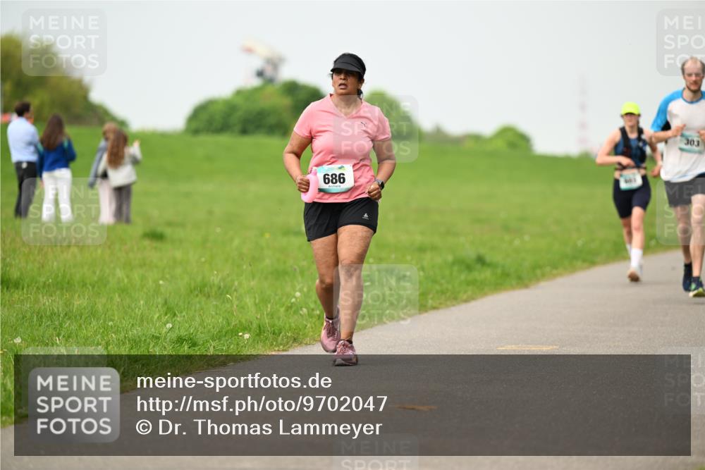 10.05.2026 - 8. Wedeler Halbmarathon Dr. Thomas Lammeyer http://msf.ph/oto/9702047 10.05.2026 11:45:55 Laufen 686, 303 meine-sportfotos.de