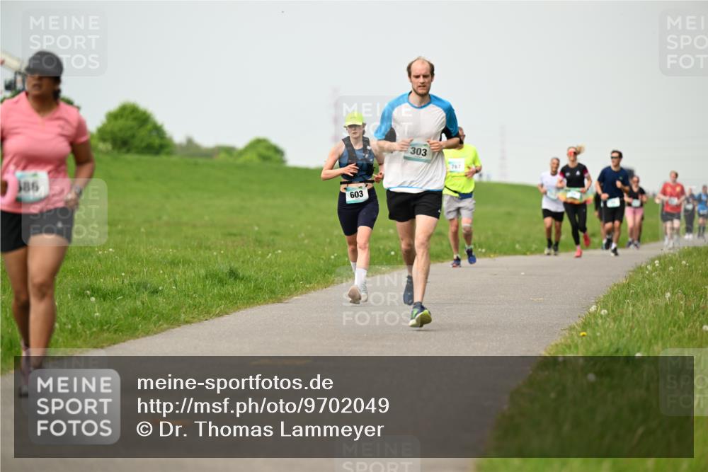 10.05.2026 - 8. Wedeler Halbmarathon Dr. Thomas Lammeyer http://msf.ph/oto/9702049 10.05.2026 11:45:56 Laufen 386, 603, 303 meine-sportfotos.de