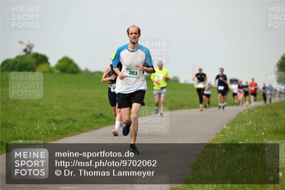 10.05.2026 - 8. Wedeler Halbmarathon Dr. Thomas Lammeyer http://msf.ph/oto/9702062 10.05.2026 11:45:59 Laufen 303 meine-sportfotos.de