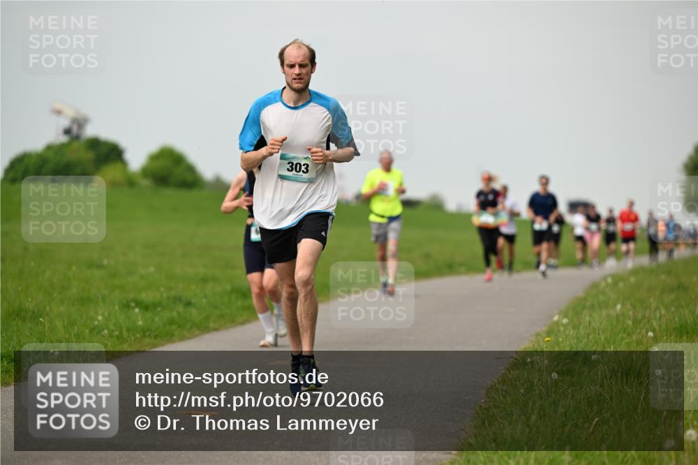 10.05.2026 - 8. Wedeler Halbmarathon Dr. Thomas Lammeyer http://msf.ph/oto/9702066 10.05.2026 11:45:59 Laufen 303 meine-sportfotos.de