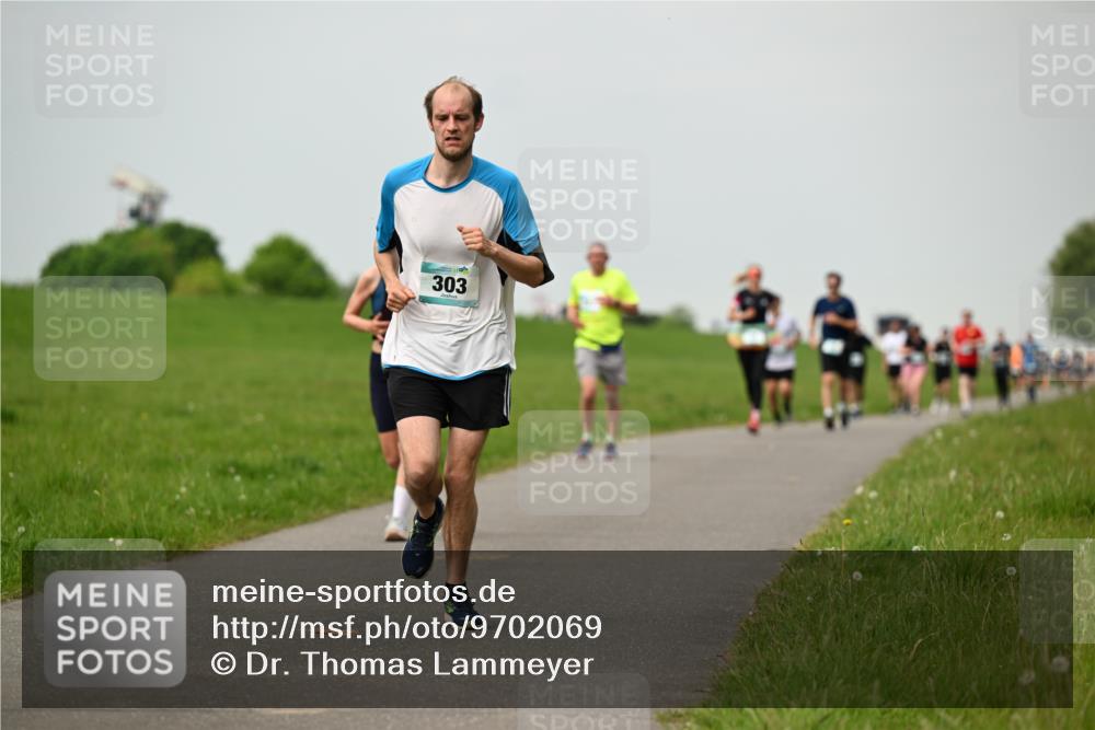 10.05.2026 - 8. Wedeler Halbmarathon Dr. Thomas Lammeyer http://msf.ph/oto/9702069 10.05.2026 11:45:59 Laufen 303 meine-sportfotos.de