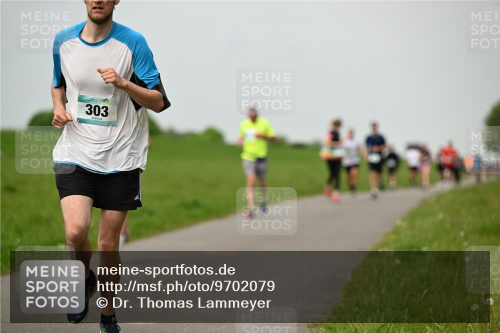 10.05.2026 - 8. Wedeler Halbmarathon Dr. Thomas Lammeyer http://msf.ph/oto/9702079 10.05.2026 11:46:01 Laufen 956, 303 meine-sportfotos.de