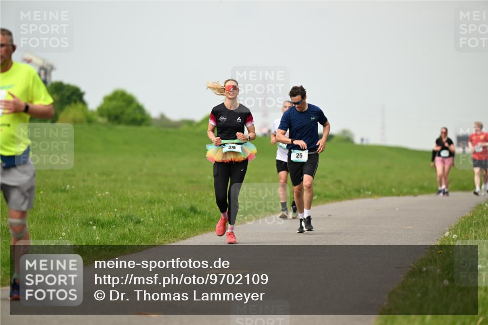10.05.2026 - 8. Wedeler Halbmarathon Dr. Thomas Lammeyer http://msf.ph/oto/9702109 10.05.2026 11:46:07 Laufen  meine-sportfotos.de