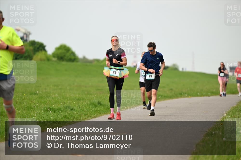 10.05.2026 - 8. Wedeler Halbmarathon Dr. Thomas Lammeyer http://msf.ph/oto/9702110 10.05.2026 11:46:07 Laufen  meine-sportfotos.de
