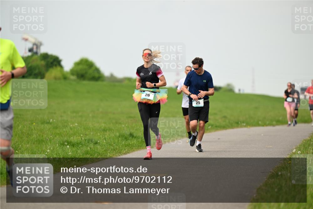 10.05.2026 - 8. Wedeler Halbmarathon Dr. Thomas Lammeyer http://msf.ph/oto/9702112 10.05.2026 11:46:07 Laufen  meine-sportfotos.de