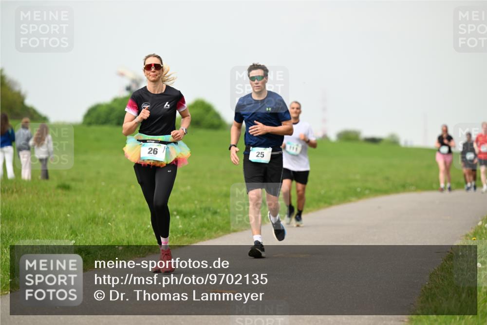 10.05.2026 - 8. Wedeler Halbmarathon Dr. Thomas Lammeyer http://msf.ph/oto/9702135 10.05.2026 11:46:10 Laufen  meine-sportfotos.de