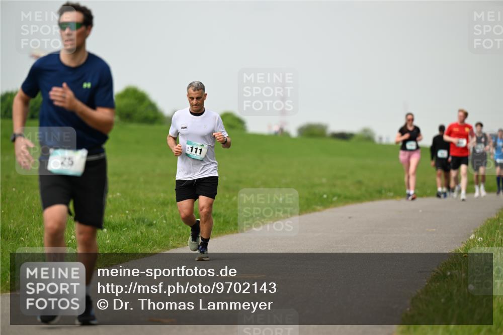 10.05.2026 - 8. Wedeler Halbmarathon Dr. Thomas Lammeyer http://msf.ph/oto/9702143 10.05.2026 11:46:12 Laufen 111 meine-sportfotos.de